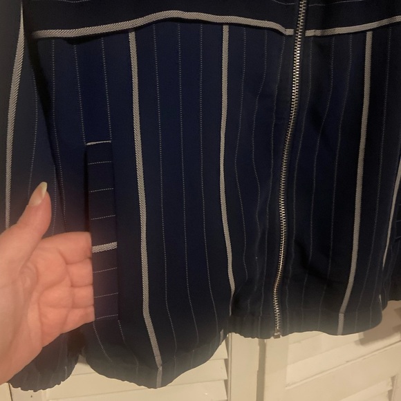 NWOT Vince Camuto Navy Striped Zip up lightweight jacket size large - Picture 4 of 14